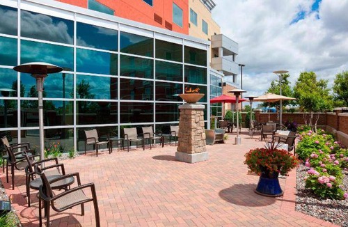 Maple Grove Hotel | 70 m² Hotel ∙ 127 guests
