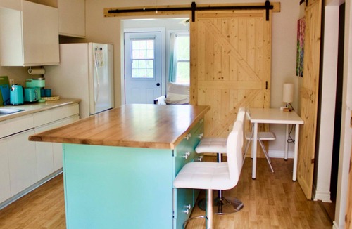 Carden Cottage | (90 min to GTA) Cozy Fall Cabin in Kawartha Lakes (Waterfront)