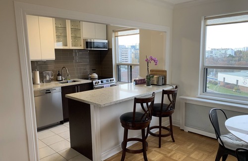 Forest Hill South Condo | 900 Square feet Lovely one bedroom, with office space in the Midtown Toronto