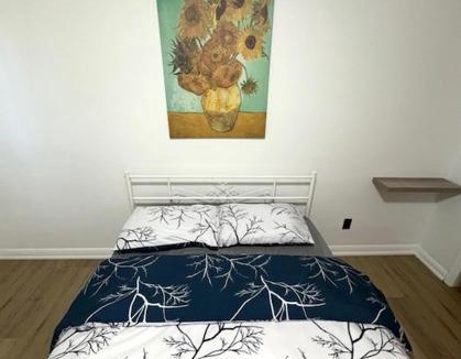 Toronto Bed & Breakfast | 9mins airport 1 min to shopping mall