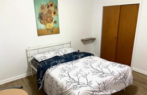 Toronto Bed & Breakfast | 9mins airport 1 min to shopping mall