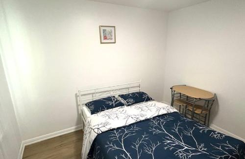 Toronto Bed & Breakfast | 9mins airport 1 min to shopping mall