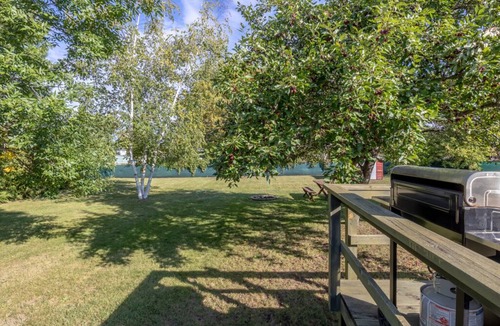 Bemidji House | A 2000 sq ft Family Home W/2 King Bed + Game Room - A home away from home in a flourishing & inviti