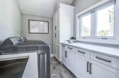 Lakeshore House | A Beautiful "Hidden Gem" Just Mins to Wine Country