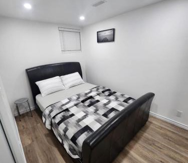 Ottawa Division Apartment | A Bright Cozy 1 Bedroom Unit in the Basement