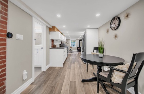 Orangeville Apartment | A bright & modern urban studio