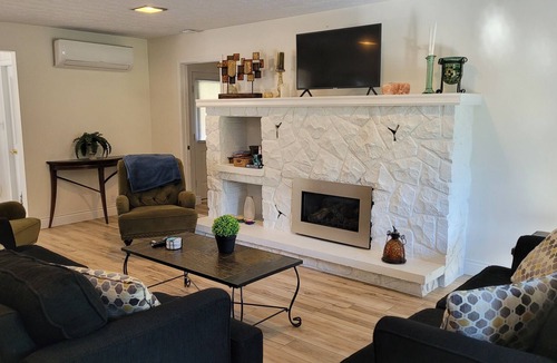 Bayfield House | A Cottage Retreat w/ indoor & outdoor Fireplace
