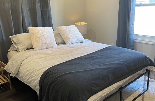 Brantford House | A cozy 3 bedroom house is ideal for your family and pets.