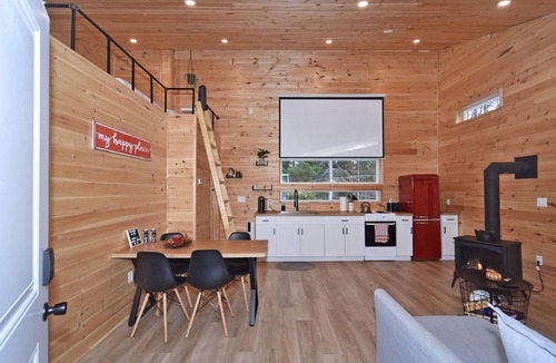 Hastings Highlands Cabin | A cozy getaway in Hastings Highlands!