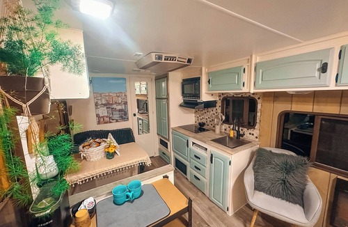 North Bay House | A cozy retreat w/firepit - right across from Trout Lake!