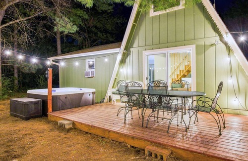 Friendship Cabin | A-Frame, Fire-pit, E-Bikes, Near Park/Launch
