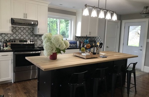 Utterson Cottage | A Hidden Gem with Sandy Shore Memories and Island Views.