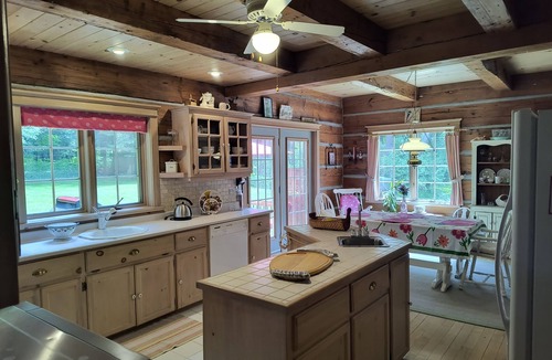 Tiny House | A hidden gem in Thunder Beach, Ontario - Vacation Log Home Rental (Monthly)