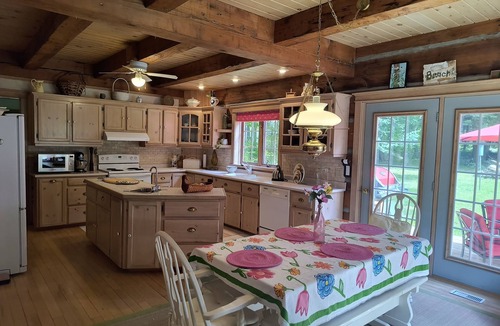 Tiny House | A hidden gem in Thunder Beach, Ontario - Vacation Log Home Rental (Monthly)