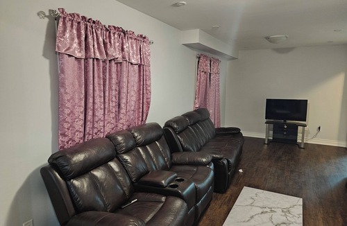 Markham House | A home for a getaway nLocated in markham with 3 bedrooms and 3 washrooms .