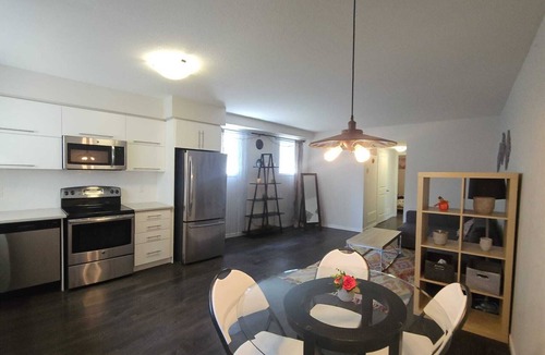 Highland Condo | A Modern and Executive Unit~1 Parking Spot&Great Location - Close To Everything