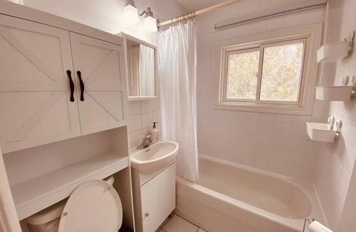 Ottawa Division House | A Room near Ottawa Downtown