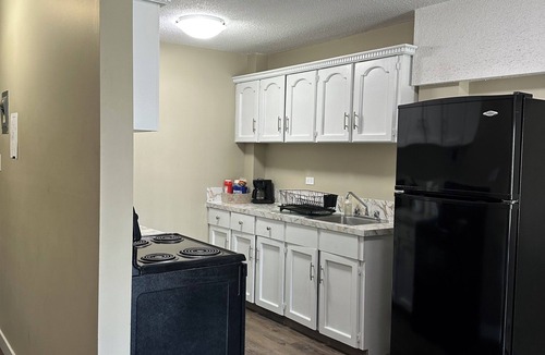 Connaught Apartment | A Spacious Downtown 1-bed Suite Free Parking