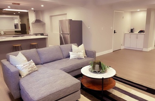 Cooksville Apartment | A truly gem apartment, luxurious and stylish