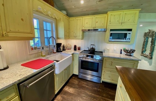 Lakefield Cottage | Abalone Cottage