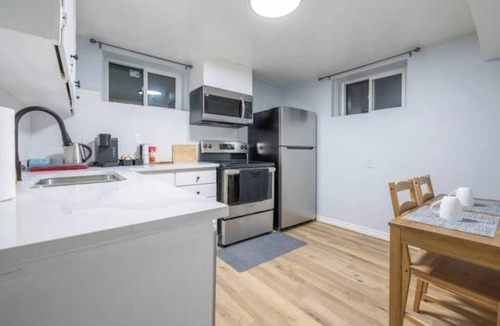 Highland Park House | Accessible/PetFriendly-2bedSuite 04UP