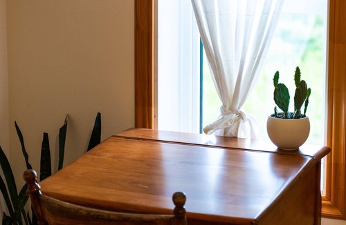 Austin House | Accommodations for 12, private farm-to-table chef and activities!