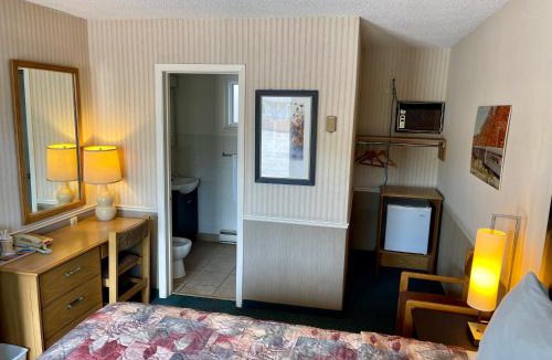 Algoma District Hotel | Adams Motel