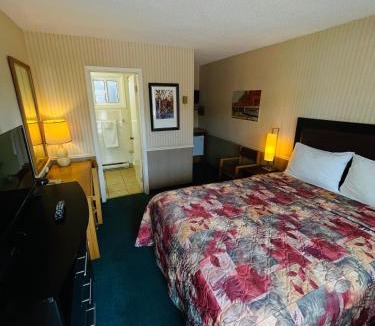 Algoma District Hotel | Adams Motel
