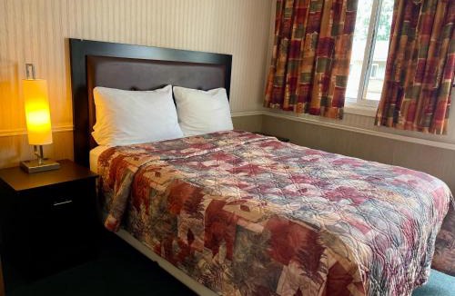 Algoma District Hotel | Adams Motel