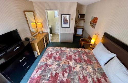 Algoma District Hotel | Adams Motel