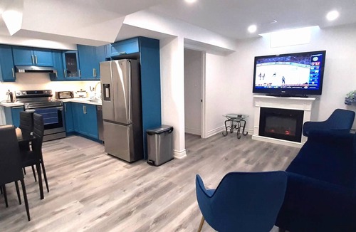 Newmarket Apartment | Adorable 2 bedrooms, 2 washrooms, 2 parking spots apartment