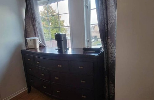 Barrie House | Adorable and spacious 3 bedrooms house close to all amenities/quite neighborhood