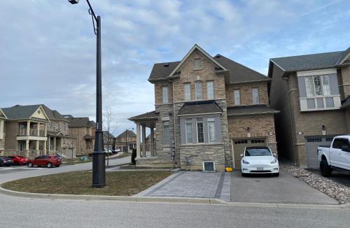 Ajax House | Adorable Full house in Ajax Incl Basement