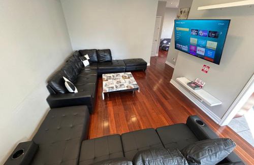 Ajax House | Adorable Full house in Ajax Incl Basement