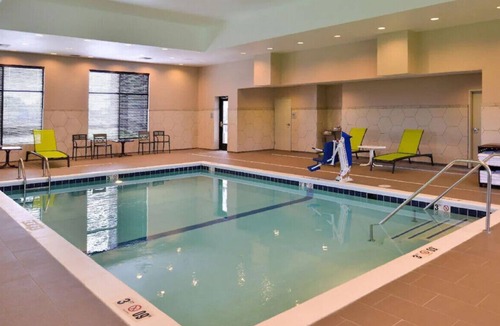 Oakdale House | Aesthetically Sufficient Room for Your Stay
