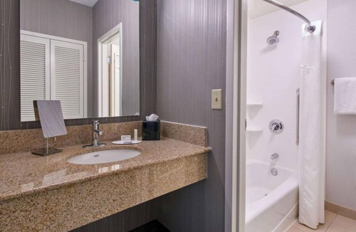 Eden Prairie Resort | Affordability Meets Comfort! Indoor Pool, Near Purgatory Creek Park
