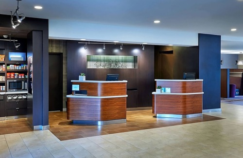 Eden Prairie Resort | Affordability Meets Comfort! Indoor Pool, Near Purgatory Creek Park