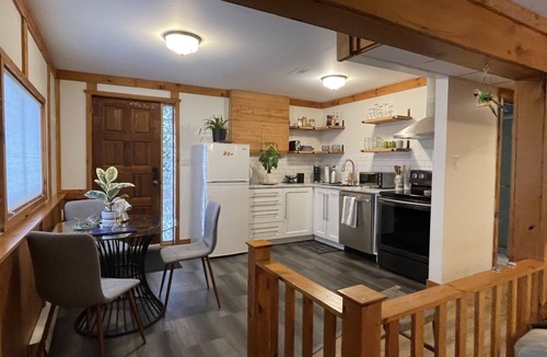 Selwyn Apartment | Affordable Lake-view golfers suite w/firepit, grill, close to parks & beaches