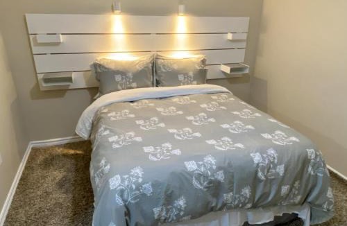 Newmarket House | Affordable Room with FREE Parking in Newmarket ON