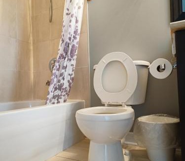 Newmarket House | Affordable Room with FREE Parking in Newmarket ON