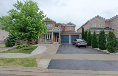 Newmarket House | Affordable Room with FREE Parking in Newmarket ON