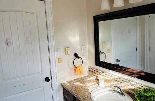 Moncton House | Affordable short term rental room
