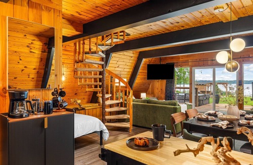 Grand Rapids House | Aframe on Bass Lake~ Hot Tub, Sauna & Sunsets!