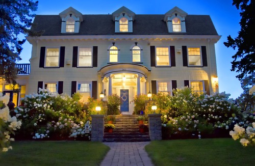 Congdon Park House | AG Thomson Suite w/King Bed & Sauna