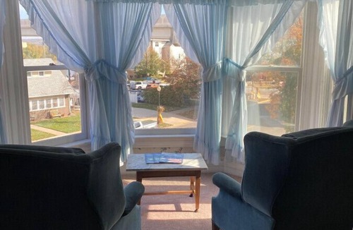 Wabasha Hotel | AH #25 · AH #25 King Suite w/Jacuzzi/Shower/Fridge/Micro