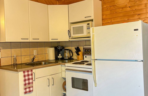 Magnetawan Cottage | Ahmic Lake Resort's 1-Bedroom Cottage (Blue Jay)