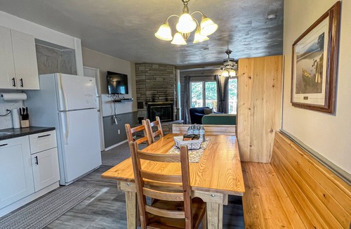 Magnetawan Cottage | Ahmic Lake Resort's 3-Bedroom Cottage Squirrel