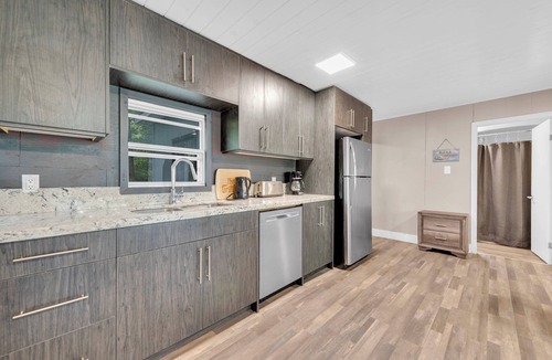Centre Hastings Cottage | All Four Lakefront Cottages w Large Dock & Fire Pits included in this booking.nn