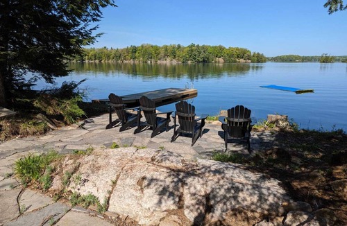 Frontenac Cottage | All season Bedford Lake House with sunset views on Devil Lake