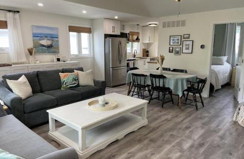 Wainfleet House | All Season Cottage close to Long Beach